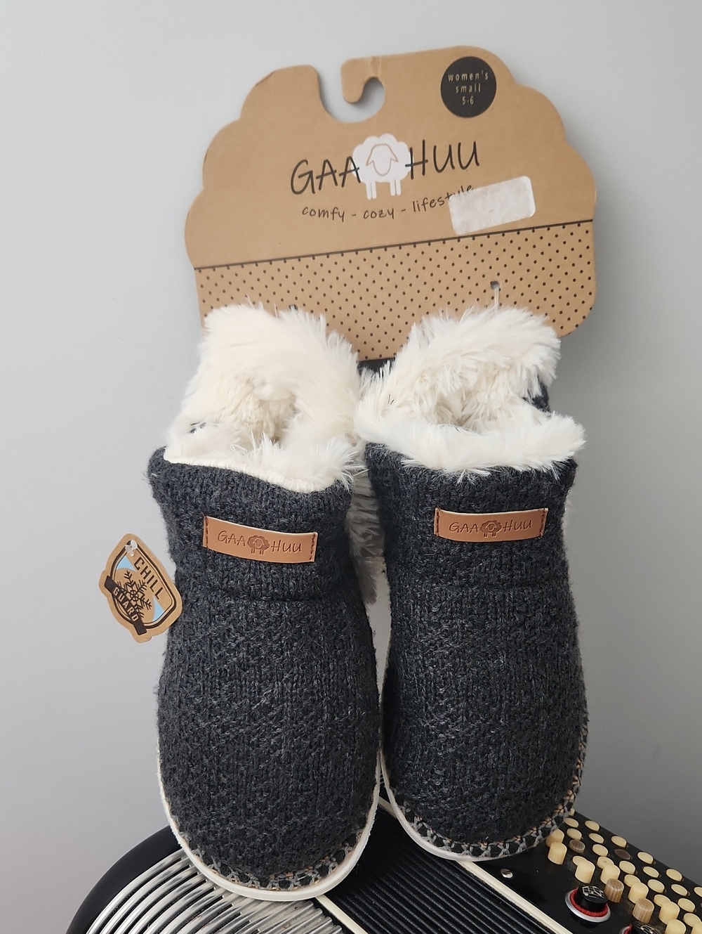 NWT - GAA HUU RUBY CHARCOAL SUPER SOFT & WARM SLIPPERS SIZE SMALL 5-6